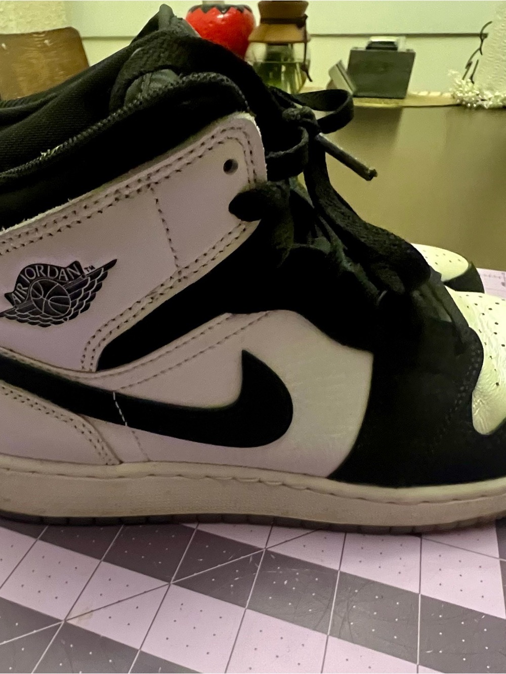 Nike 6.5Y Air Jordan 1 Mid GS White Shadow Black White Sneakers DN4321-100 - Picture 5 of 12